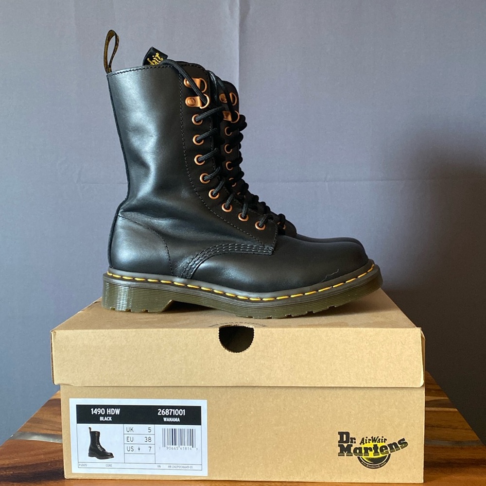 Dr. Martens boots 1490 HDW 26871001 women’s size 7